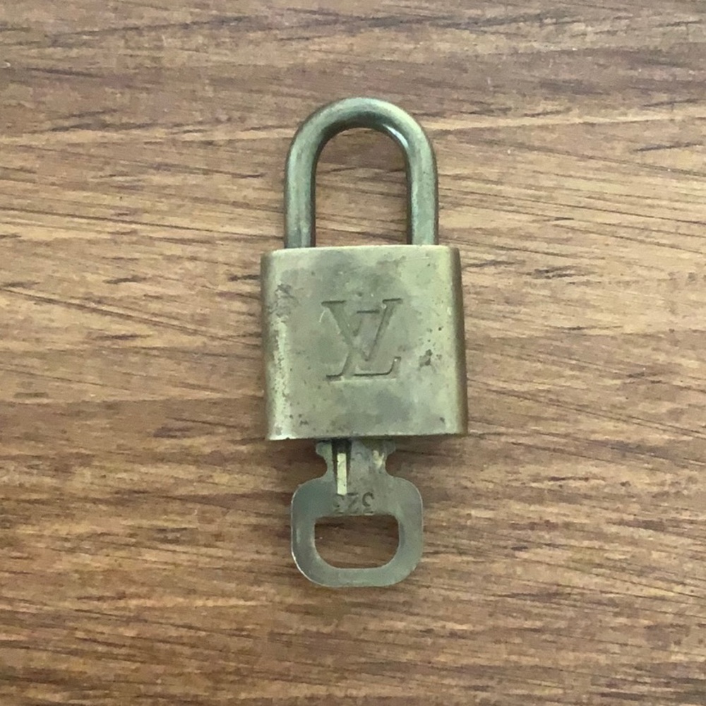 Louis Vuitton Brass '323' Padlock in Goldtone with Goldtone Key [a]